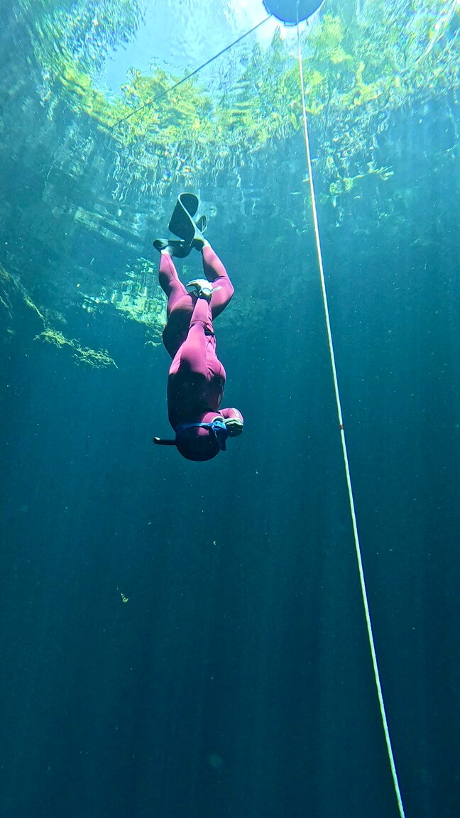 Freediving equalizing Frenzel in cenotes