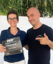 PADI Regional Manager gives Platinum award to Jo